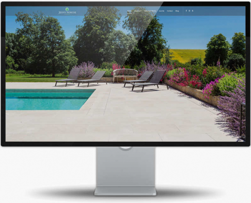 Computer with Pool image